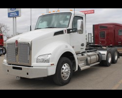 2025 Kenworth T880 Trucks for sale