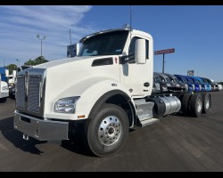 2025 Kenworth T880 Trucks for sale